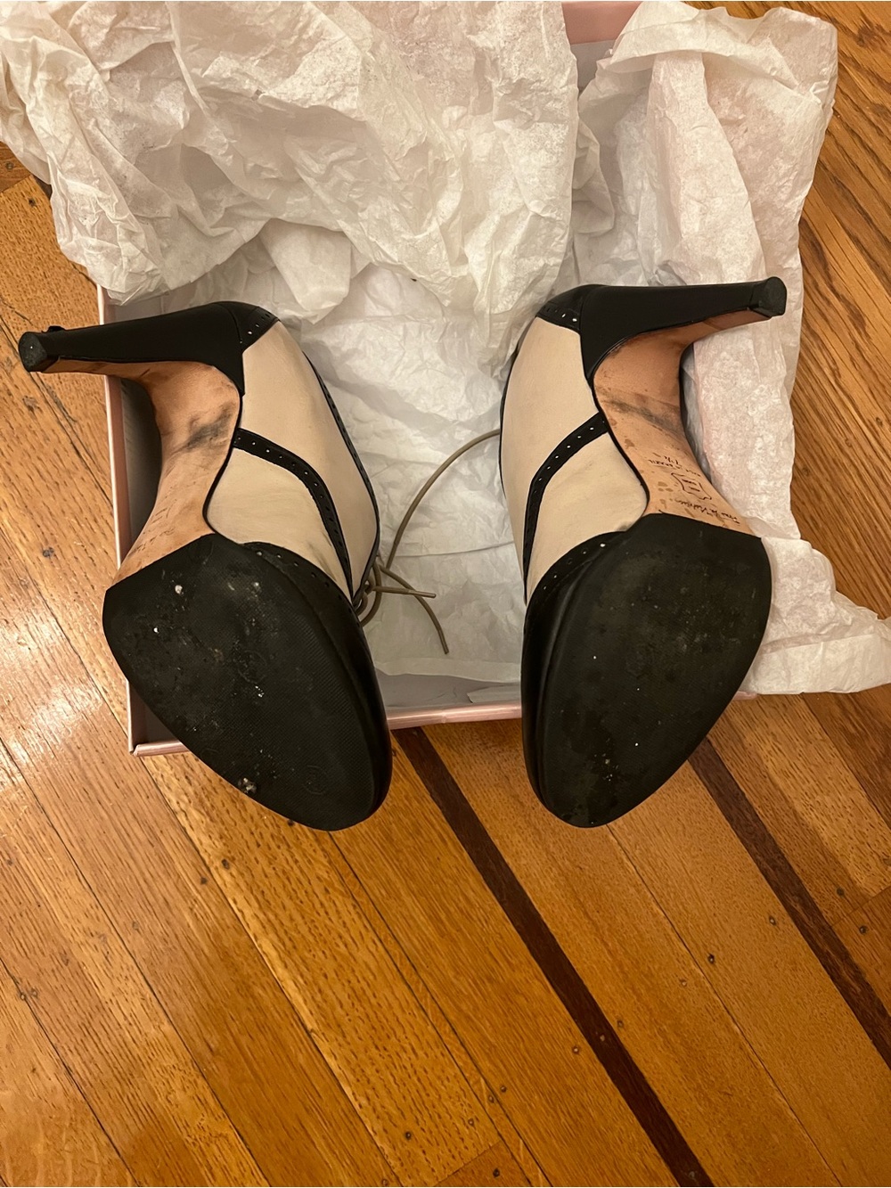 Pour La Victoire “Penelope” Two-Tone Black & Cream Wingtip Lace-up Oxford Heels - Picture 6 of 11
